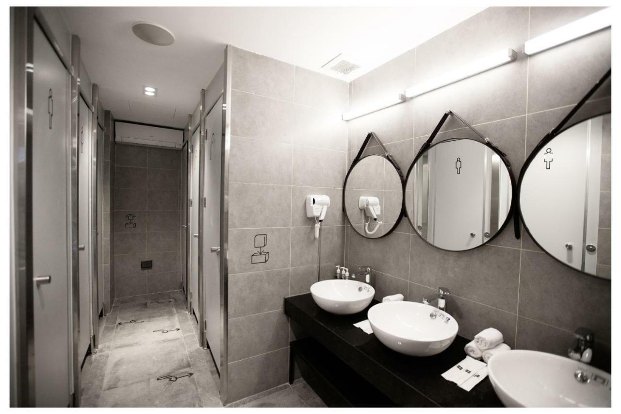 Khan Hoang Capsule Hotel Hanoi Buitenkant foto